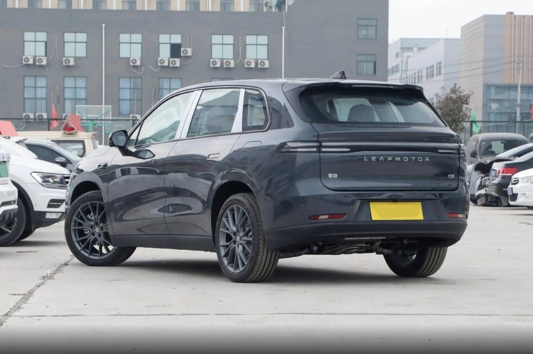 僅13.58萬起,兩套動力可選,還帶8295芯片,零跑C10有多卷?