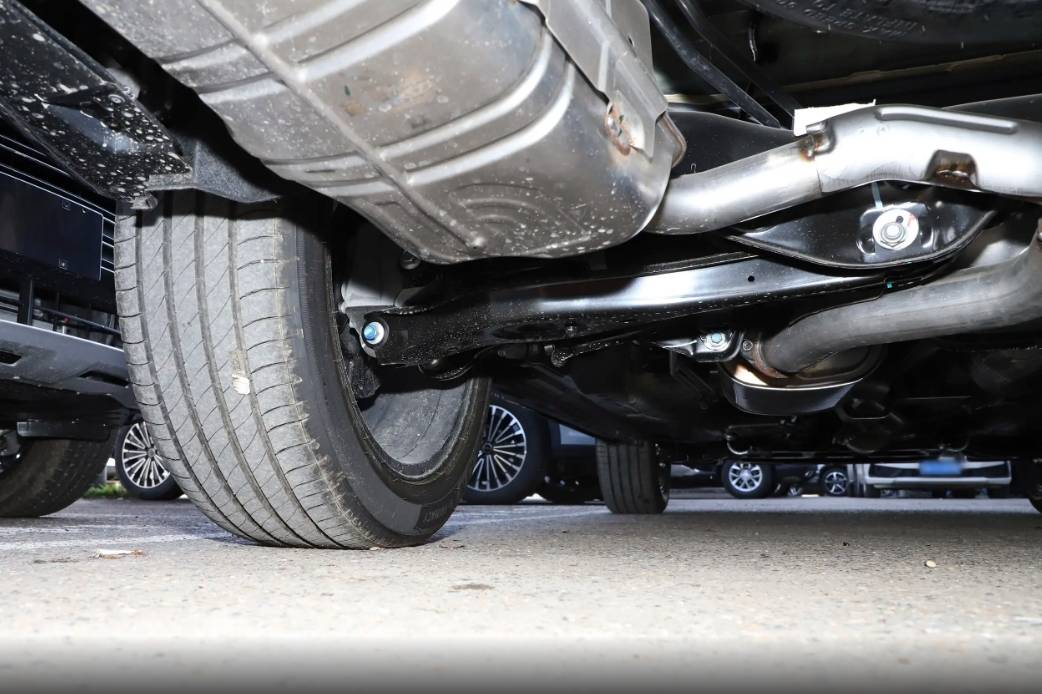 定位國產中大型SUV,配261馬力+8AT,軸距2米9,實拍星途攬月