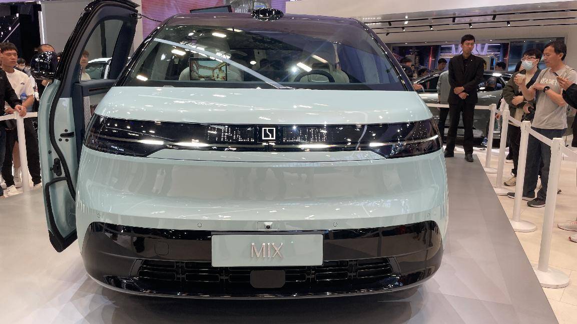 大空間+旋轉(zhuǎn)座椅,極氪MIX街頭實(shí)拍,對開側(cè)滑門打造移動客廳