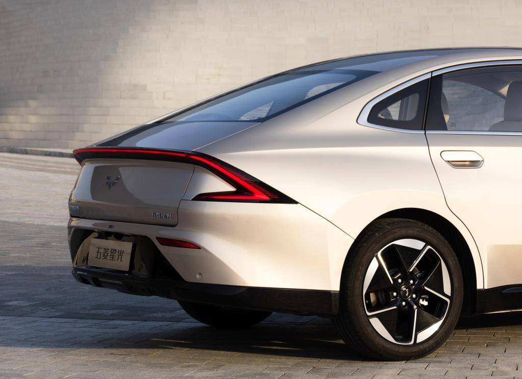 買10萬級家用轎車,長安啟源A05和五菱星光誰更合適?