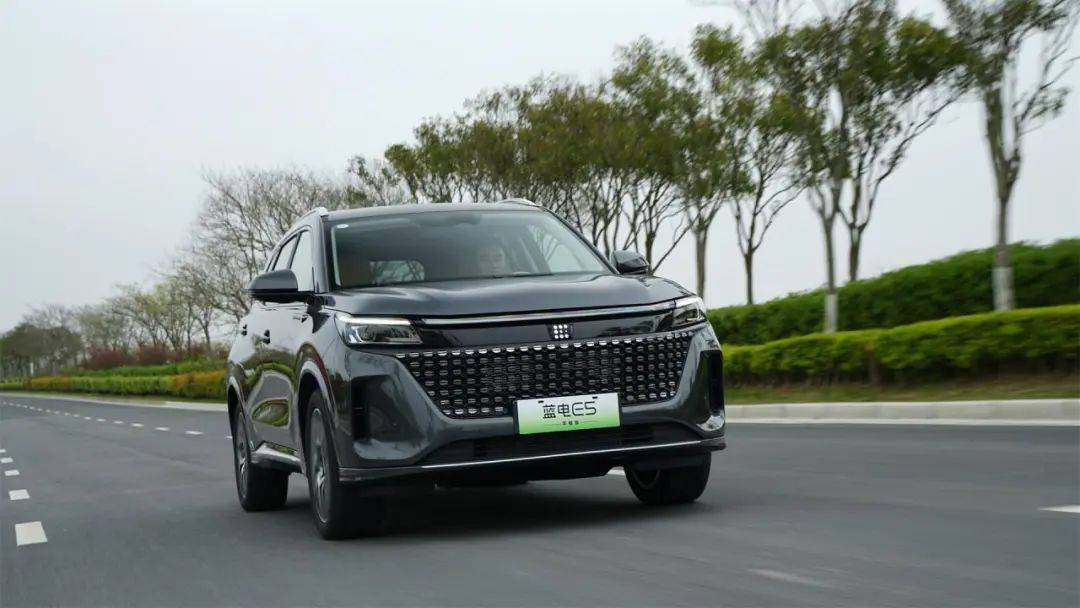 藍電E5榮耀版補貼加倍,8.98萬元起就能買中型大7座插混SUV