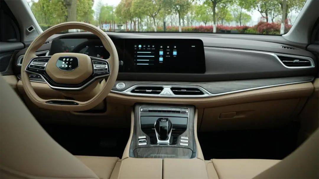 藍電E5榮耀版補貼加倍,8.98萬元起就能買中型大7座插混SUV