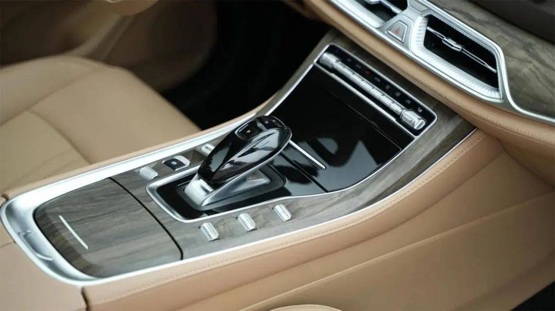 藍電E5榮耀版補貼加倍,8.98萬元起就能買中型大7座插混SUV