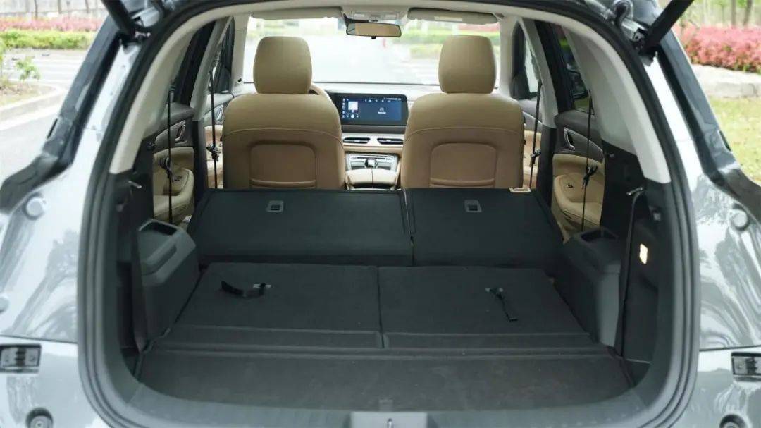 藍電E5榮耀版補貼加倍,8.98萬元起就能買中型大7座插混SUV