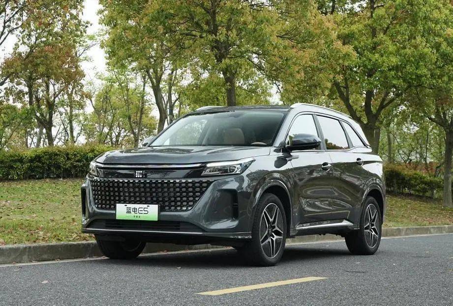 藍電E5榮耀版補貼加倍,8.98萬元起就能買中型大7座插混SUV