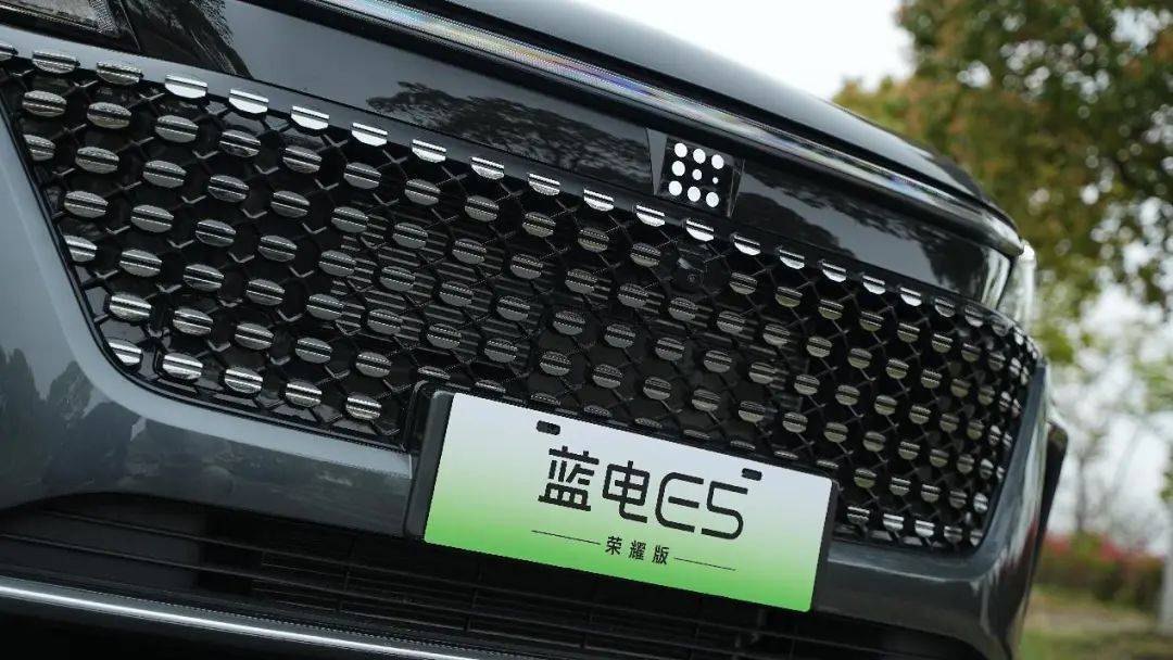 藍電E5榮耀版補貼加倍,8.98萬元起就能買中型大7座插混SUV
